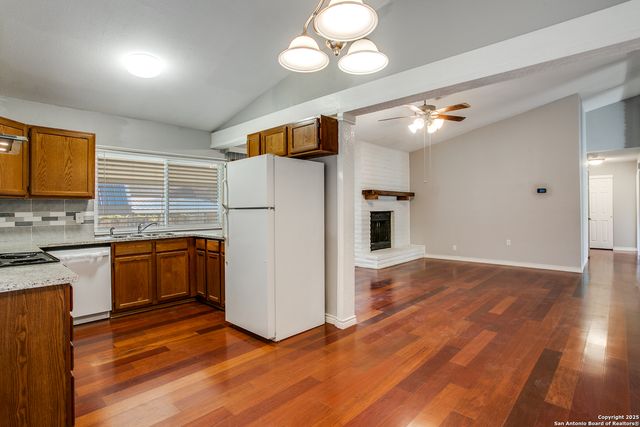 13910 Thebes, Universal City, TX 78148