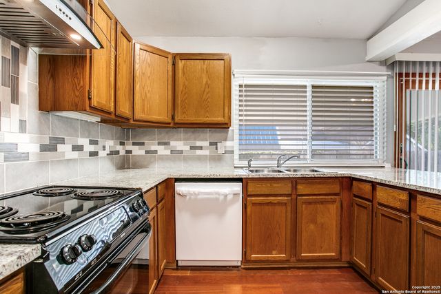 13910 Thebes, Universal City, TX 78148