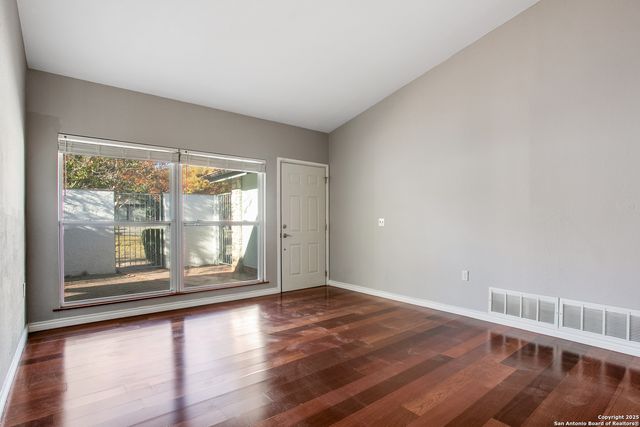 13910 Thebes, Universal City, TX 78148