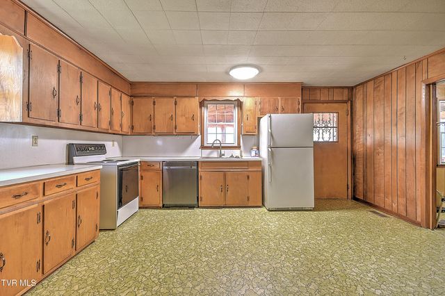 351 Silver Lake Road, Church Hill, TN 37642