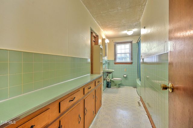 351 Silver Lake Road, Church Hill, TN 37642