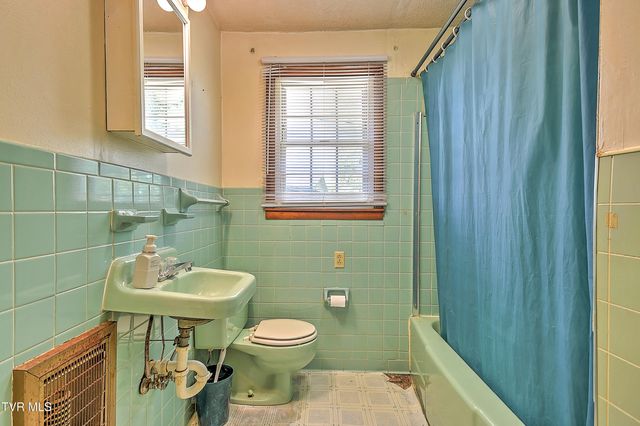 351 Silver Lake Road, Church Hill, TN 37642