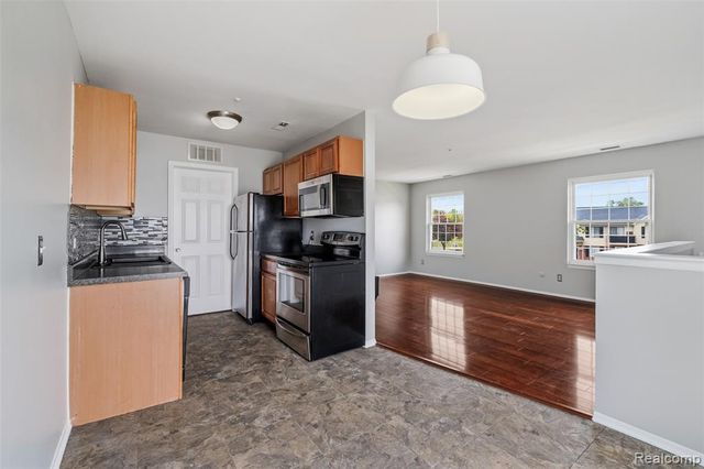 42564 Saratoga Road 31, Canton, MI 48187