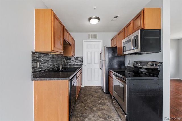 42564 Saratoga Road 31, Canton, MI 48187