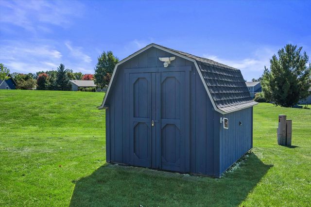 W209N16520 Cairn COURT, Jackson, WI 53037