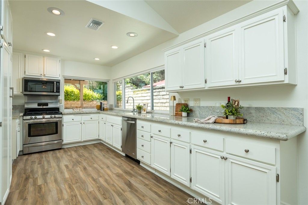 Image 14 of property listing at 23540 Via Amado, Valencia, CA 91355