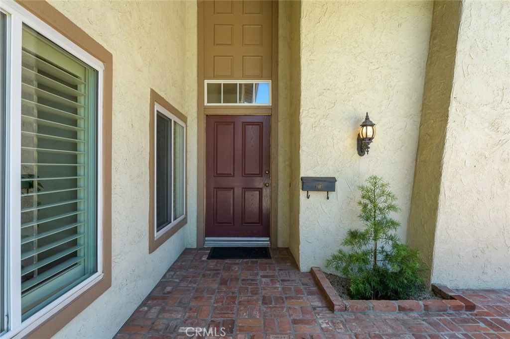 Image 3 of property listing at 23540 Via Amado, Valencia, CA 91355