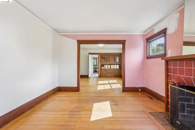 2144 Oregon St, Berkeley, CA 94705
