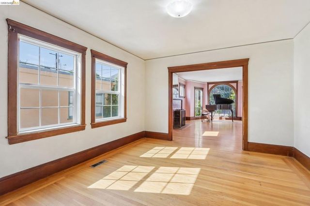 2144 Oregon St, Berkeley, CA 94705