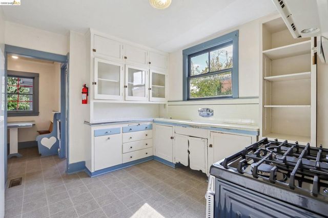 2144 Oregon St, Berkeley, CA 94705