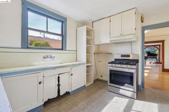 2144 Oregon St, Berkeley, CA 94705