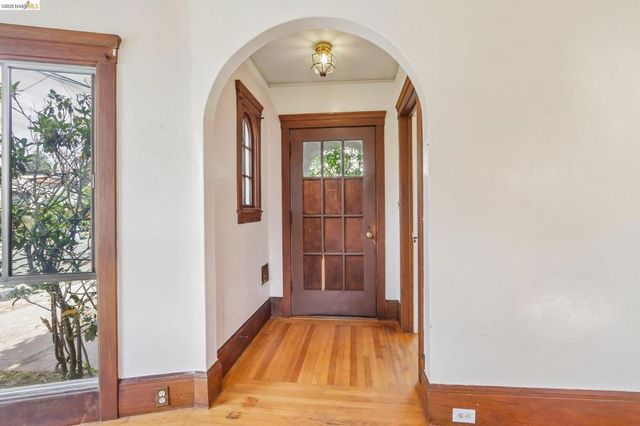 2144 Oregon St, Berkeley, CA 94705