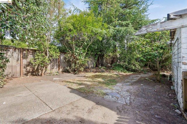 2144 Oregon St, Berkeley, CA 94705