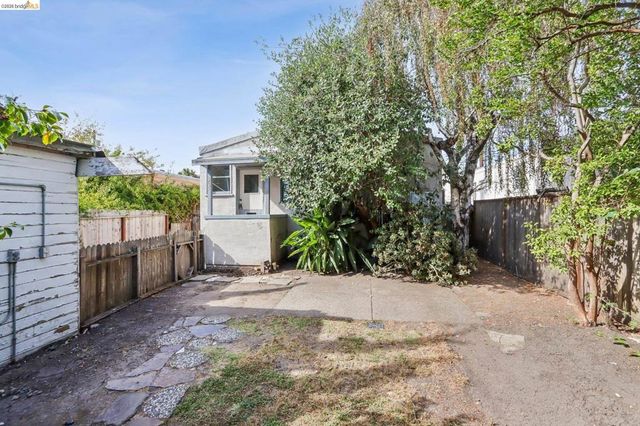 2144 Oregon St, Berkeley, CA 94705