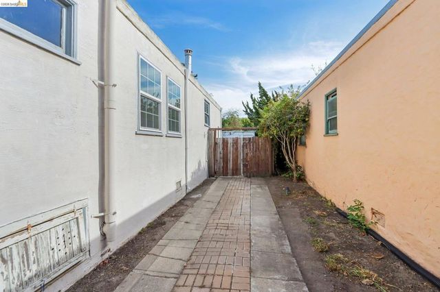 2144 Oregon St, Berkeley, CA 94705