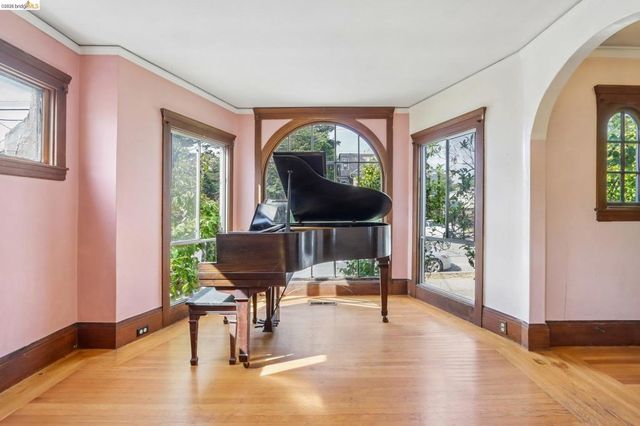 2144 Oregon St, Berkeley, CA 94705