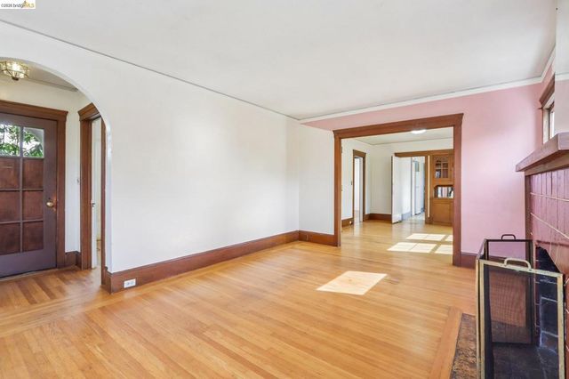 2144 Oregon St, Berkeley, CA 94705