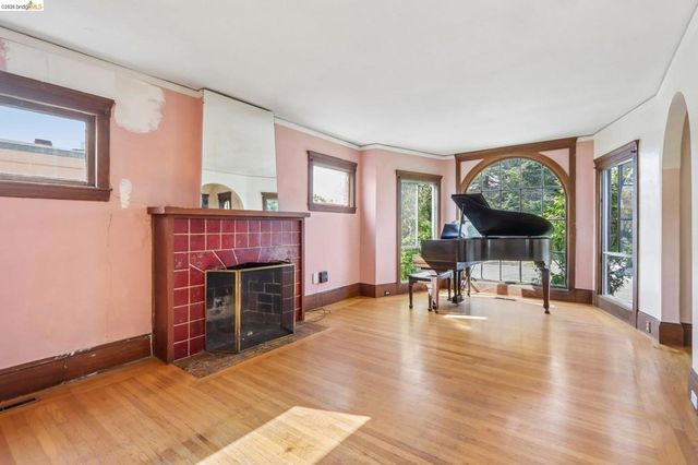 2144 Oregon St, Berkeley, CA 94705