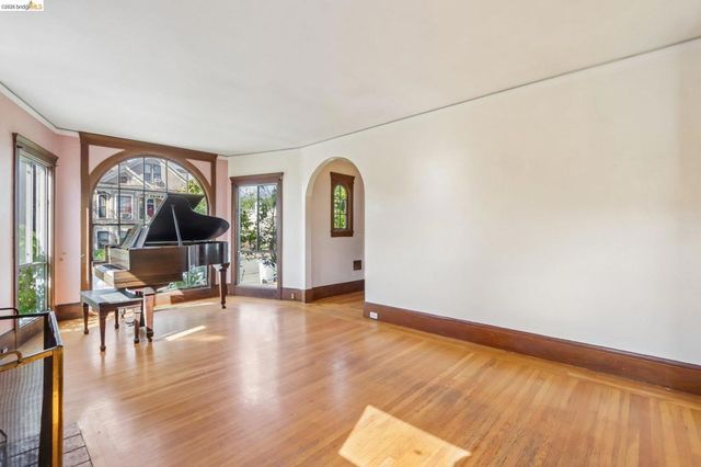 2144 Oregon St, Berkeley, CA 94705