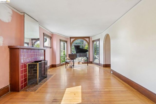 2144 Oregon St, Berkeley, CA 94705