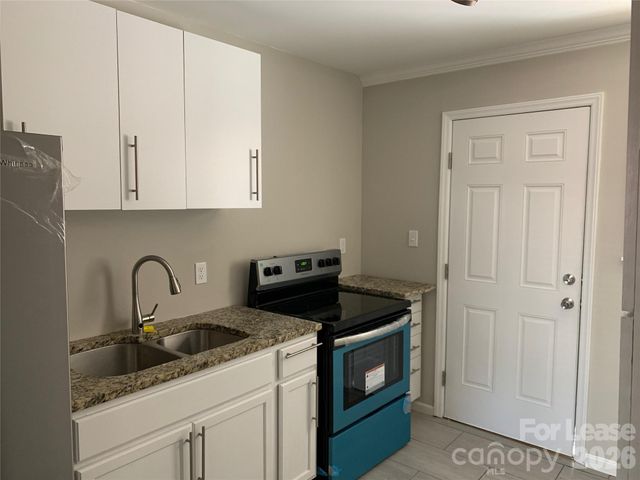 2717 Columbus Circle, Charlotte, NC 28208