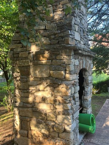 236 W 6th Avenue, Bristow, OK 74010