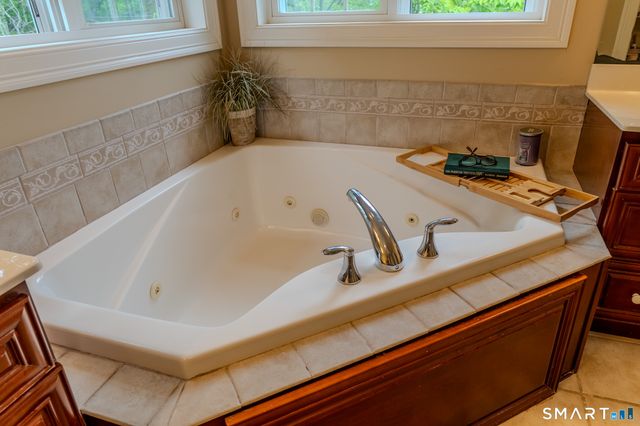 4 Ortense Drive, Wallingford, CT 06492