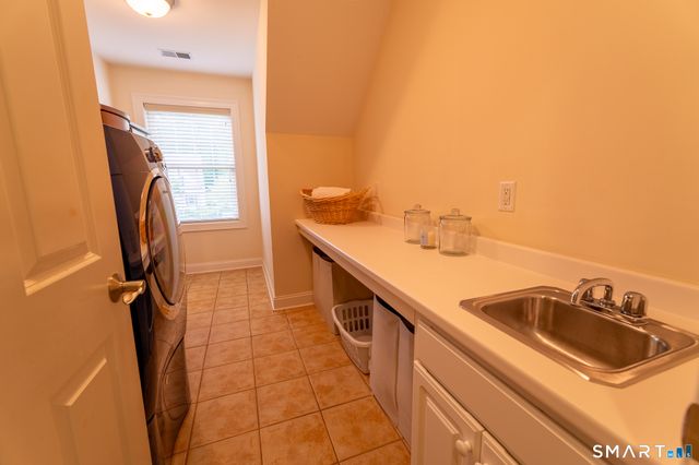 4 Ortense Drive, Wallingford, CT 06492