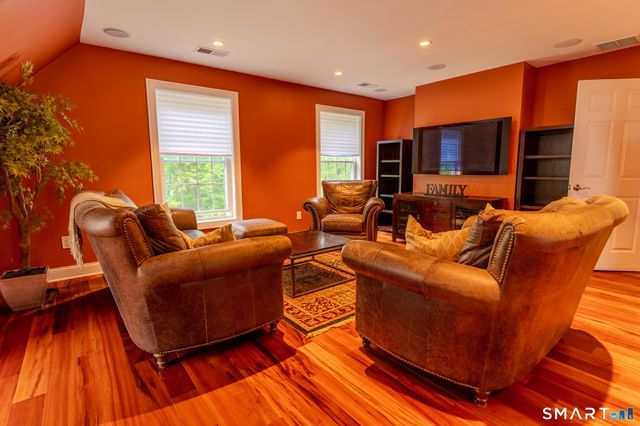 4 Ortense Drive, Wallingford, CT 06492