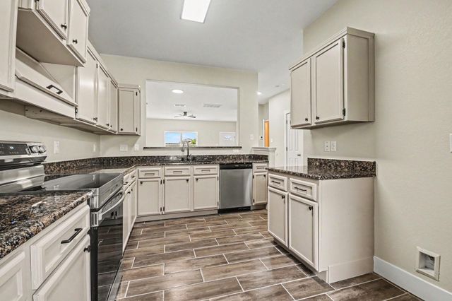 1322 Diamond Drape Drive, Rosharon, TX 77583