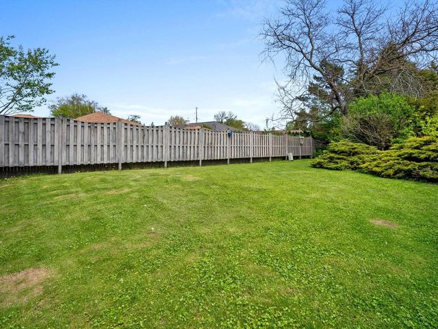 2014 Lexington DRIVE, Manitowoc, WI 54220