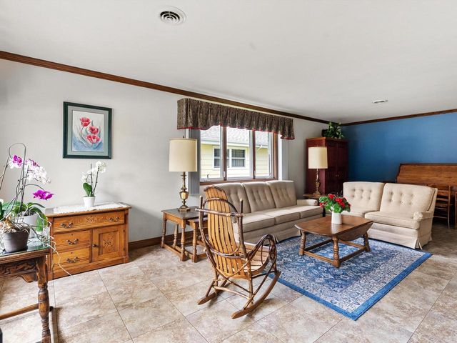 2014 Lexington DRIVE, Manitowoc, WI 54220