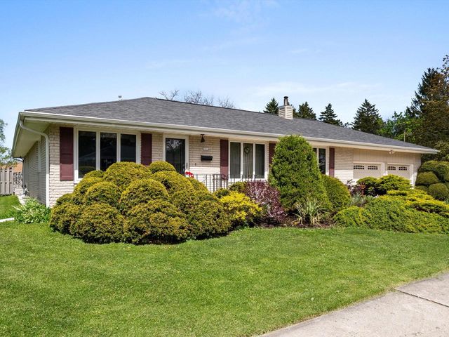 2014 Lexington DRIVE, Manitowoc, WI 54220