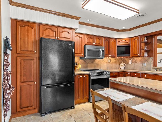 2014 Lexington DRIVE, Manitowoc, WI 54220