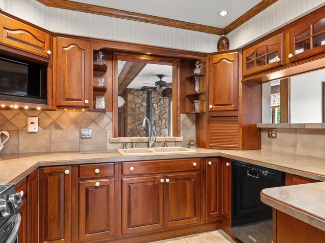 2014 Lexington DRIVE, Manitowoc, WI 54220