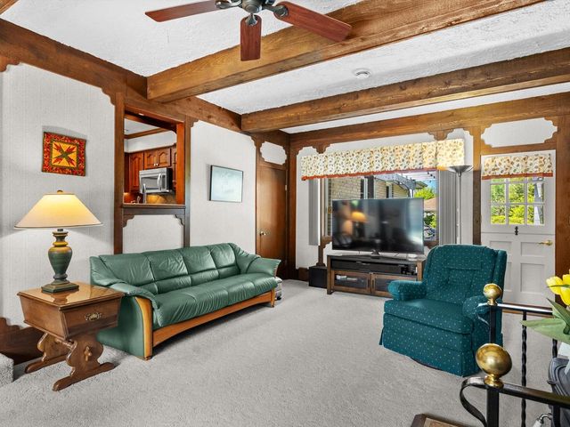 2014 Lexington DRIVE, Manitowoc, WI 54220