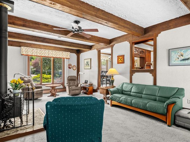 2014 Lexington DRIVE, Manitowoc, WI 54220
