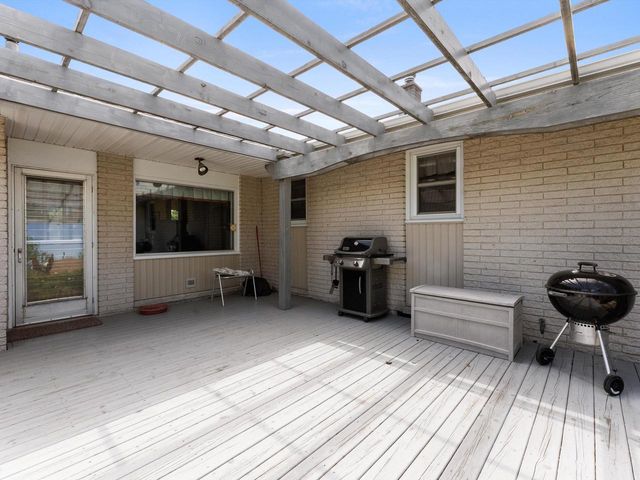 2014 Lexington DRIVE, Manitowoc, WI 54220