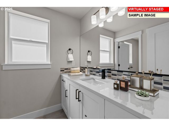 6608 Se KINNAMAN St, Hillsboro, OR 97123