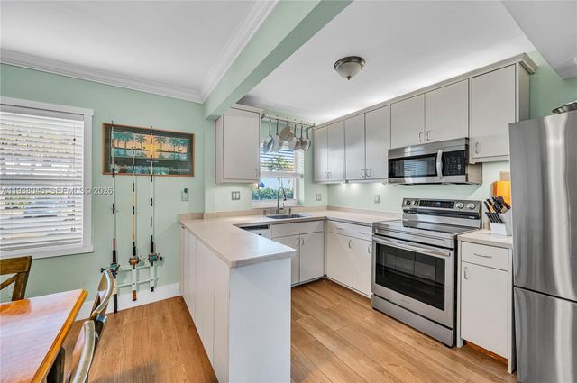 7621 SW 55th Ave 22B, Miami, FL 33143