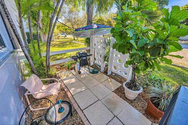 7621 SW 55th Ave 22B, Miami, FL 33143