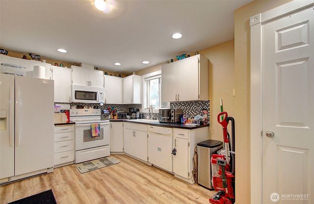 16002 NE 74th Street, Vancouver, WA 98682
