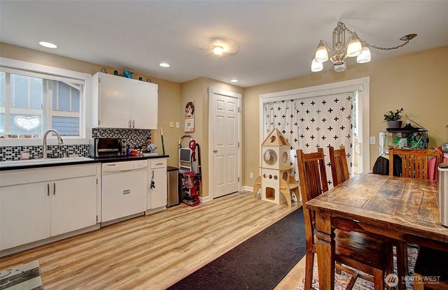 16002 NE 74th Street, Vancouver, WA 98682
