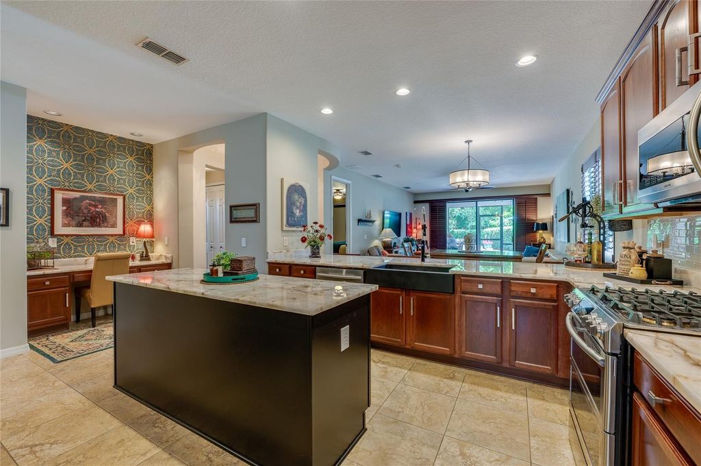 Image 12 of property listing at 135 ANCONA AVENUE, Debary, FL 32713