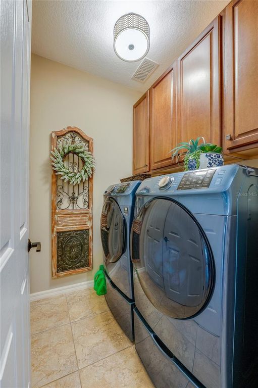 Image 36 of property listing at 135 ANCONA AVENUE, Debary, FL 32713