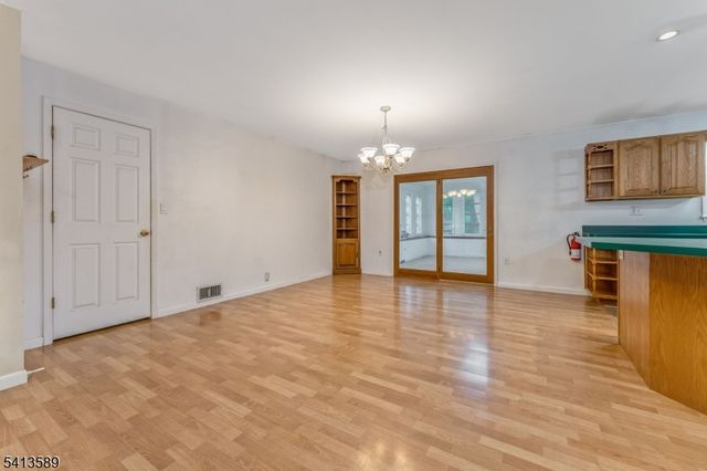 19 Hillside Dr, Clinton Town, NJ 08809