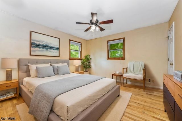 19 Hillside Dr, Clinton Town, NJ 08809