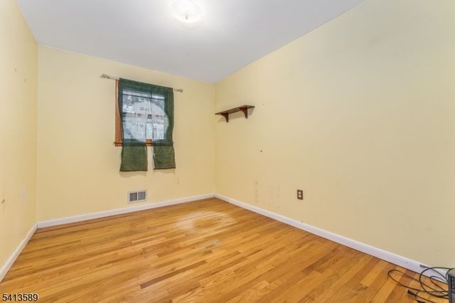 19 Hillside Dr, Clinton Town, NJ 08809