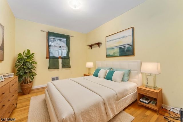 19 Hillside Dr, Clinton Town, NJ 08809