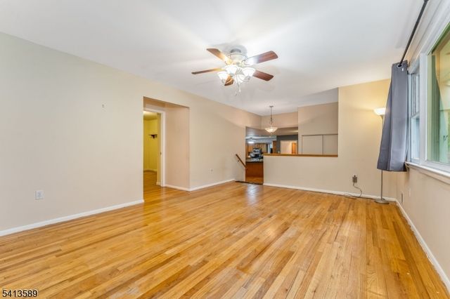 19 Hillside Dr, Clinton Town, NJ 08809